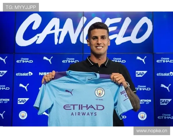 坎塞洛与阿诺德：组织型边卫的两种路径解析