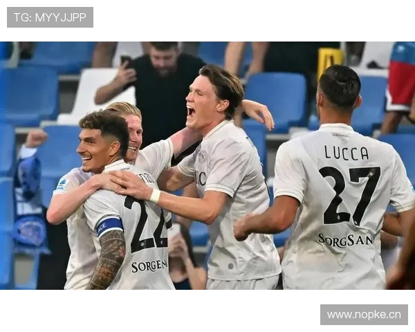 德布劳内 vs 德容：进攻组织与中场控制力差距在哪