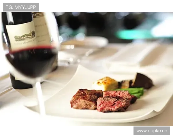 东契奇休赛期天天吃牛排配红酒，自律人设碎一地？