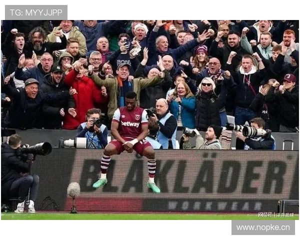 曼联进攻组织混乱问题持续，对赛季成绩稳定性形成阶段性影响