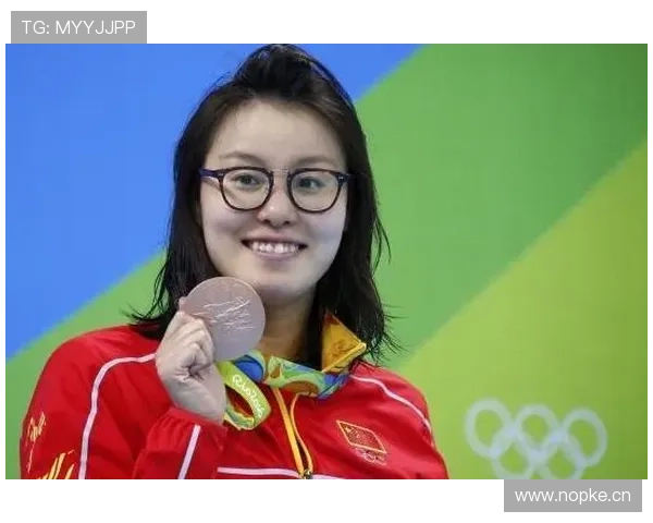 叶诗文家里到底是什么豪门，连她喝的水都带着锆石…