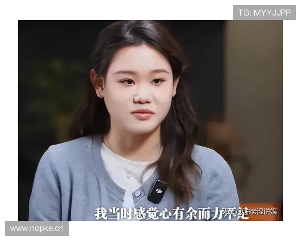 张家齐门口停一排豪车，他却背着塑料袋坐台阶啃夜宵，反差笑抽