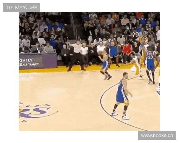 NBA持球突破规则解析：如何避免走步违例的实战技巧