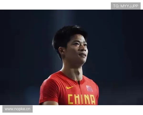 苏炳添训练间隙那一身装备，瞅着比明星还奢侈，这生活真没法普通人比